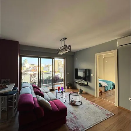 Stylish 2br In 티라나